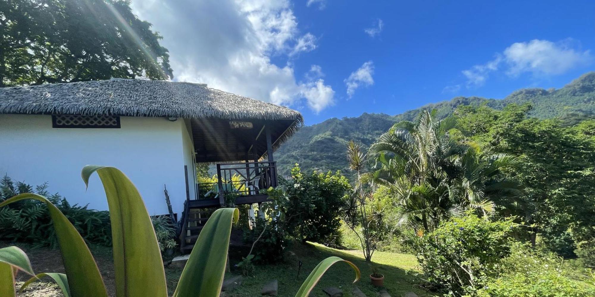 Fare Manutea Hotel Nuku Hiva Exterior photo